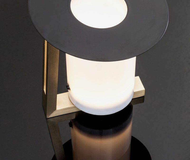 Shine table lamp